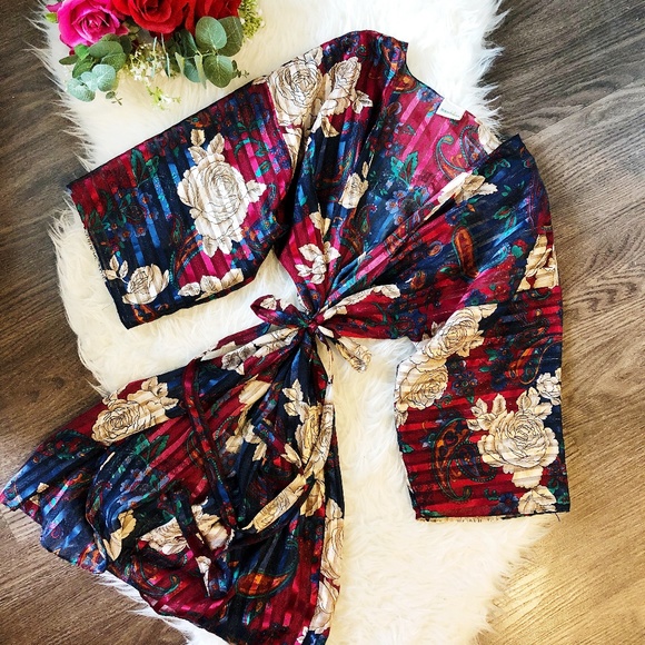Vintage Other - VINTAGE SATIN FLORAL ROBE KIMONO STYLE